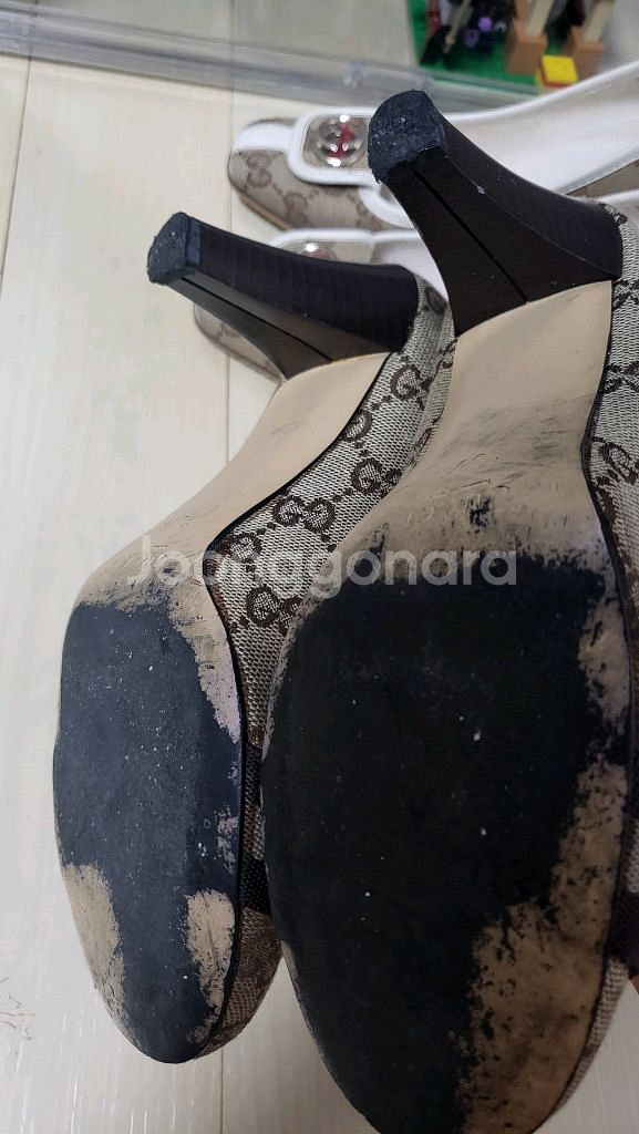 구찌 로고 브라운 펌프스 힐 220--4