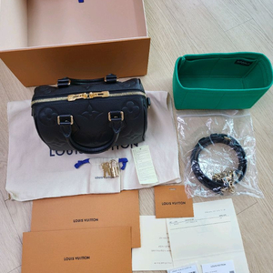 루이비통 스피디 반둘리에 20 앙프렝뜨 판매합니다.