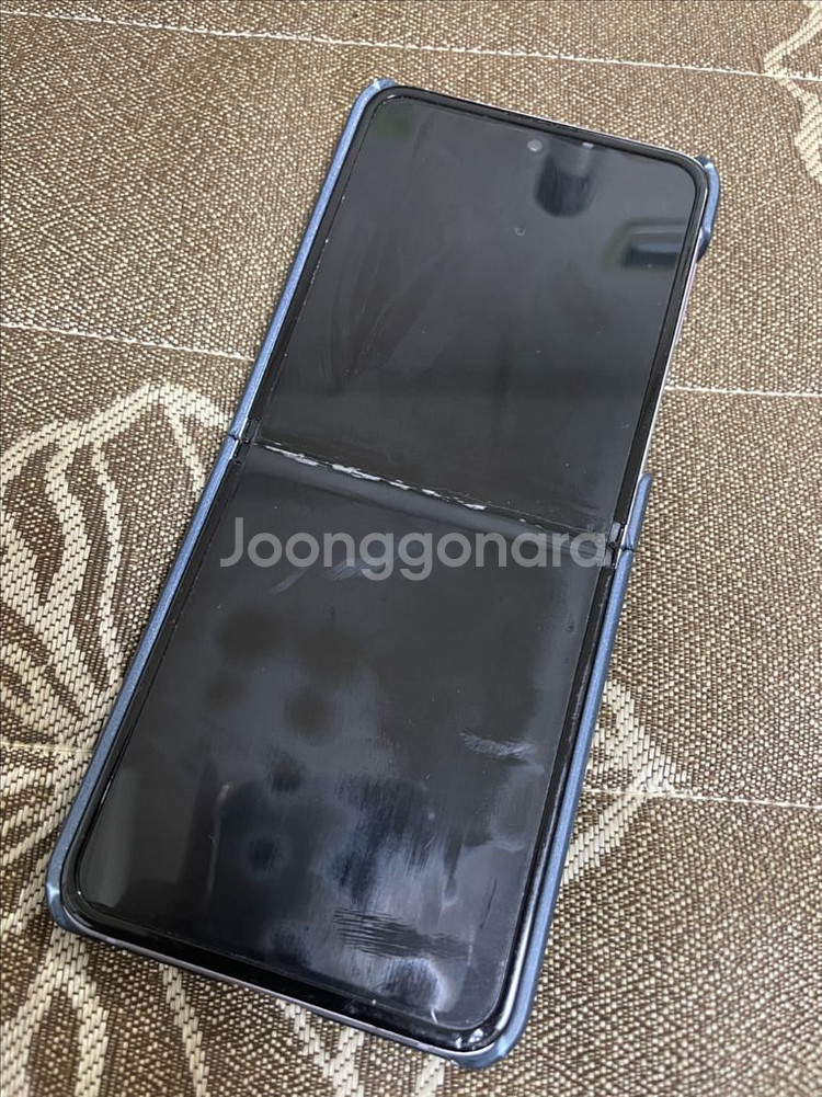 갤럭시 Z플립3 라벤더 색상 (256GB) 판매합니다.--0