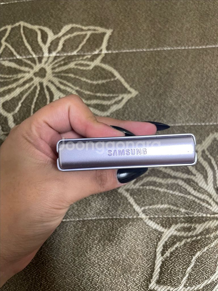 갤럭시 Z플립3 라벤더 색상 (256GB) 판매합니다.--2