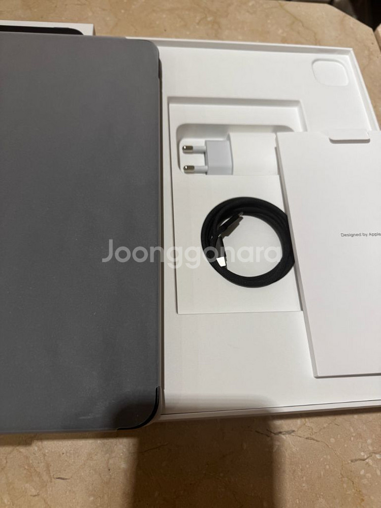 아이패드프로 m4 13인치 256gb wifi 팝니다--1