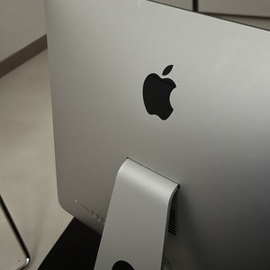 아이맥2019 21.5인치(매직마우스2,키보드 포함)