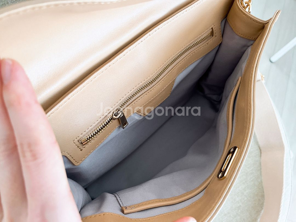 거의새것 ANDIATA 베이지 가방 천연가죽 체인 금장--3