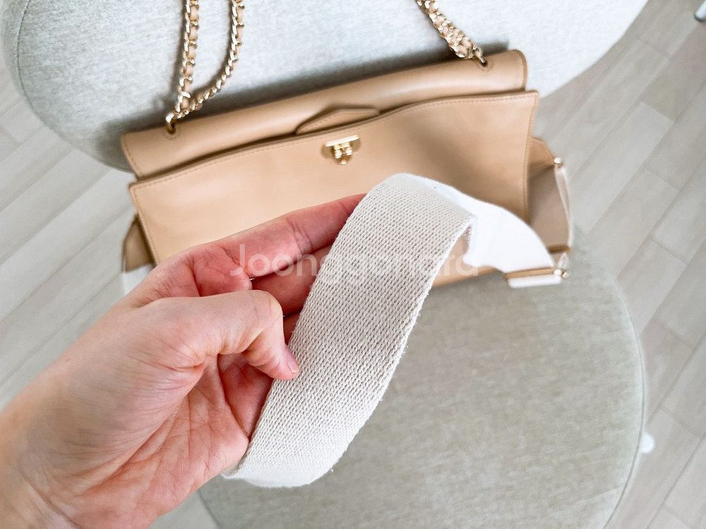 거의새것 ANDIATA 베이지 가방 천연가죽 체인 금장--1