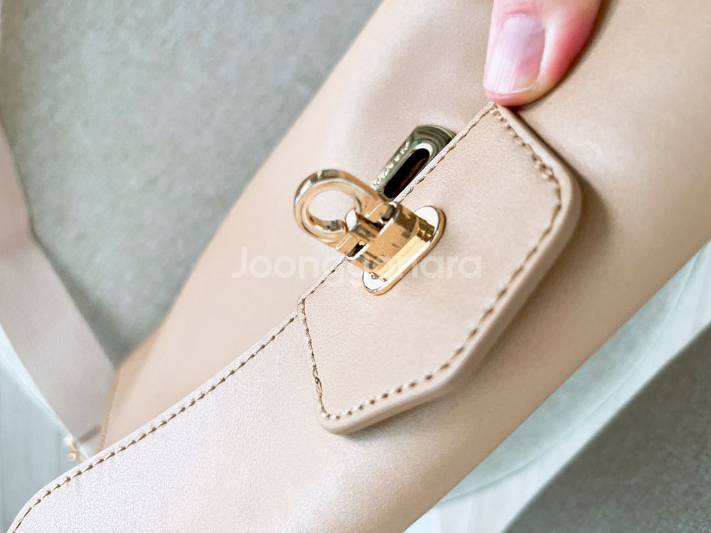 거의새것 ANDIATA 베이지 가방 천연가죽 체인 금장--6