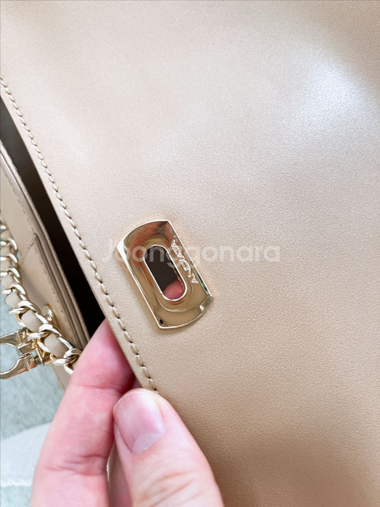 거의새것 ANDIATA 베이지 가방 천연가죽 체인 금장--8