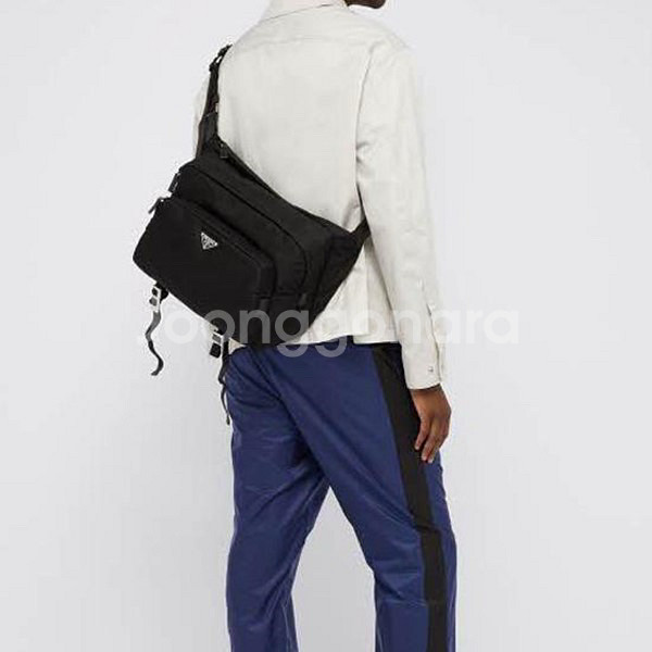 프라다 prada 나일론 크로스바디 백 2VH021--8