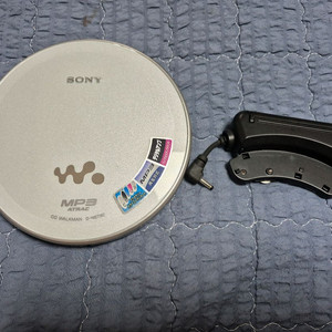 SONY D-NE730 실버색상 판매합니다.