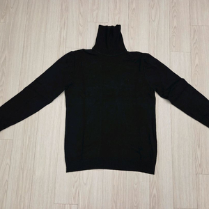 남성 검정 목폴라 니트