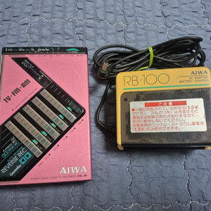 AIWA H-J9 PINK색상 작동품 판매합니다.