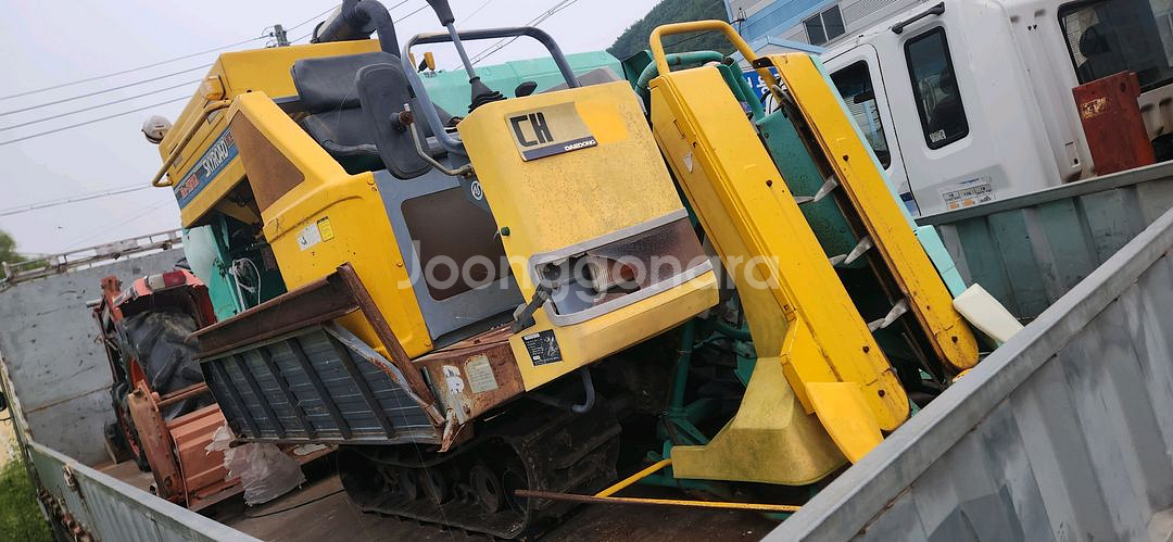 장기간 방치한 대동 2조식 콤바인 운반차 R1-191R--0