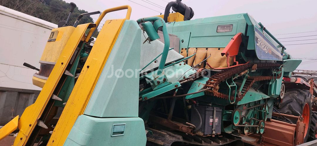 장기간 방치한 대동 2조식 콤바인 운반차 R1-191R--5