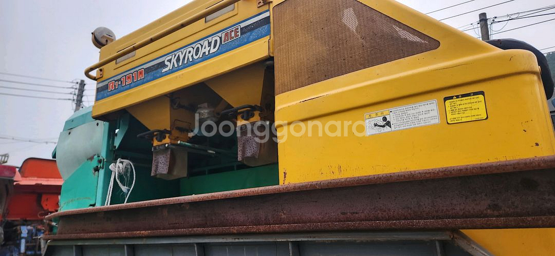 장기간 방치한 대동 2조식 콤바인 운반차 R1-191R--3