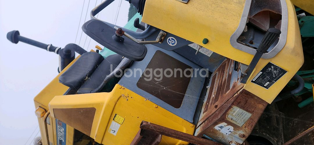 장기간 방치한 대동 2조식 콤바인 운반차 R1-191R--4