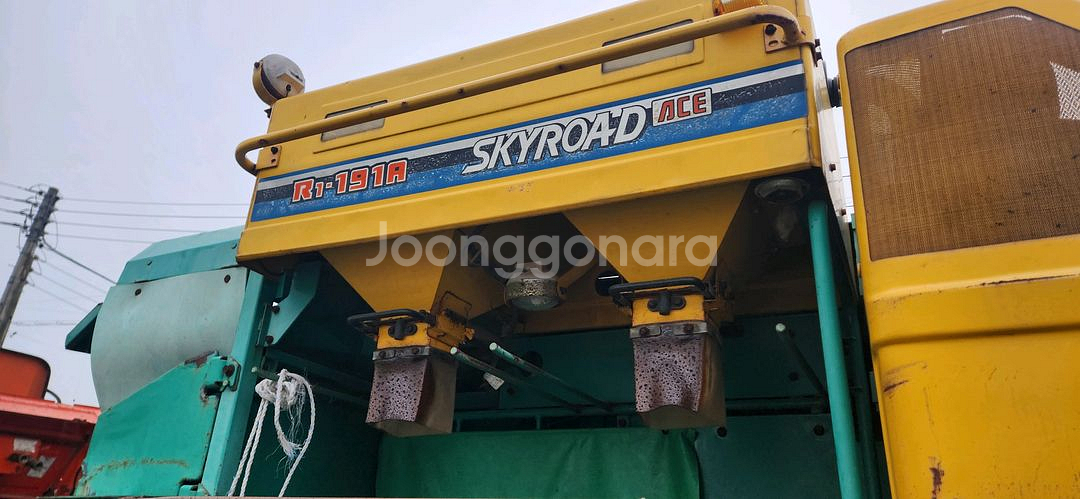 장기간 방치한 대동 2조식 콤바인 운반차 R1-191R--1