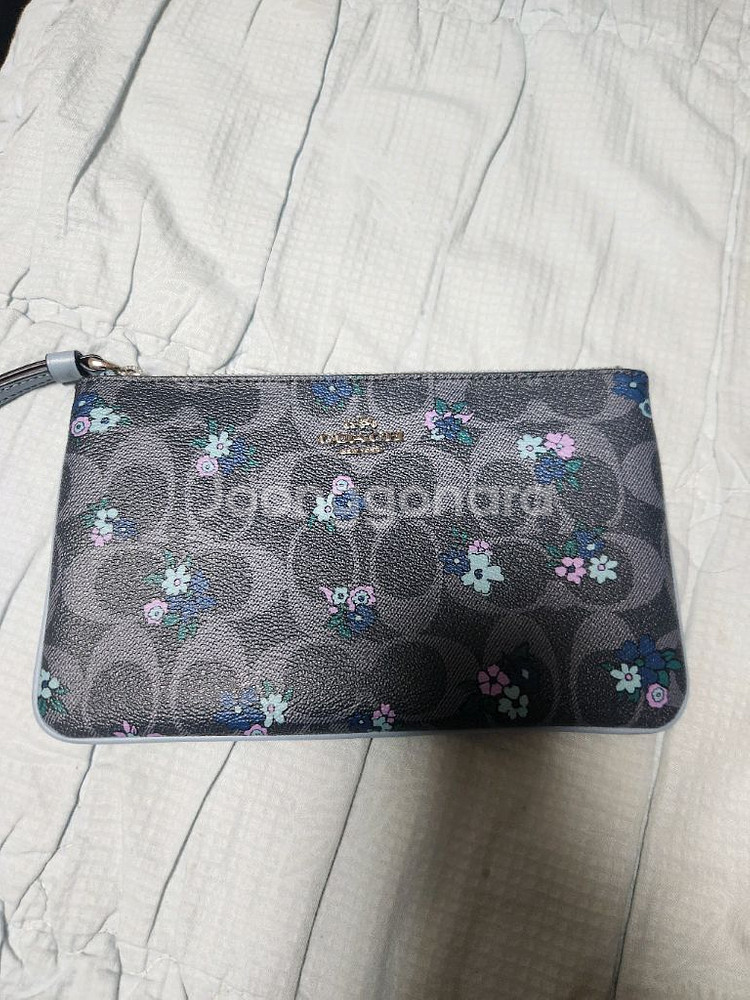 코치 지갑 팔아요--0