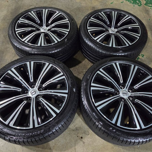 볼보 S90 인스크립션 19인치 정품 휠타이어