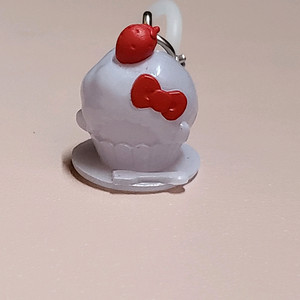 몬치치 헬로키티 가챠 메지루시 딸기 케이크 키링