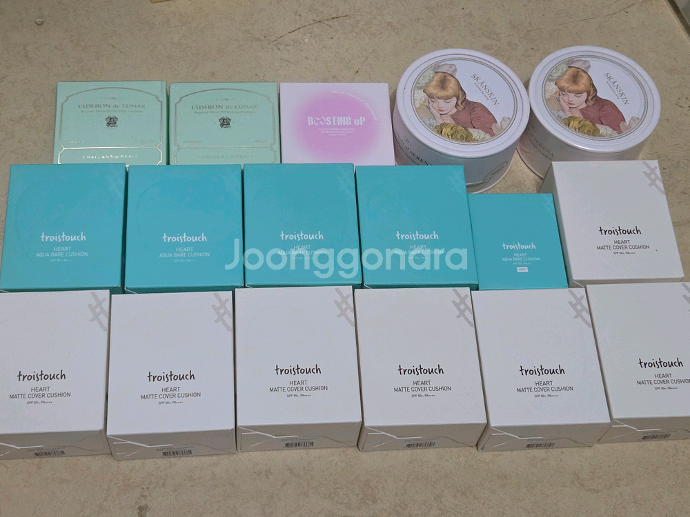[새상품] 트와터치 쿠션, 팩트--0