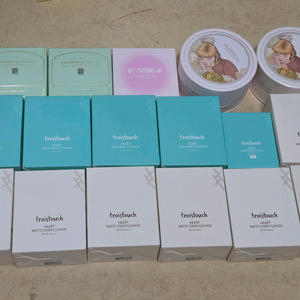 [새상품] 트와터치 쿠션, 팩트