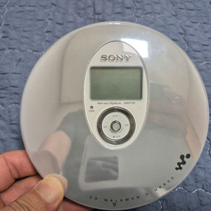 SONY D-NE800 크롬색상 판매합니다.