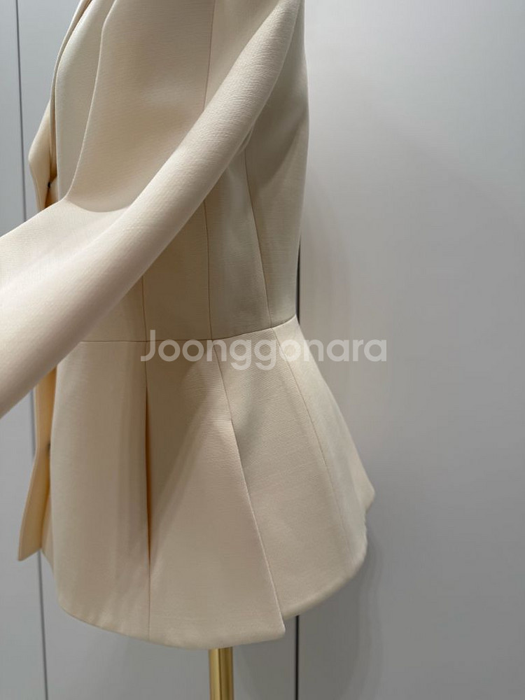 정품 DIOR 디올 페플럼 울실크 자켓 36--2