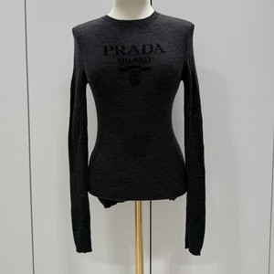 정품 PRADA 프라다 그레이 울 크루넥 니트 36
