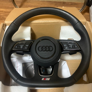 아우디 S라인 핸들