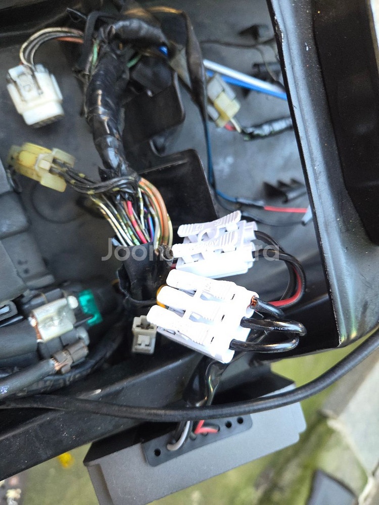 03년식 r1000 부품or 수리해서타실분--4