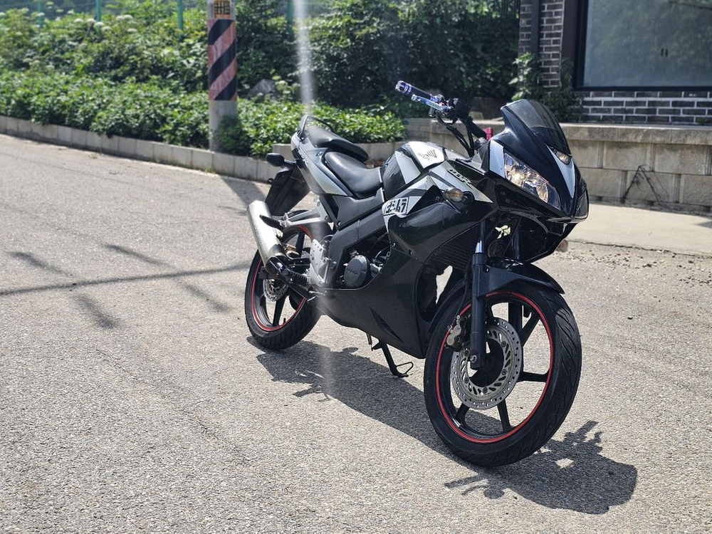 혼다cbr125/10년식/2만키로/105만원/한정판10 이미지