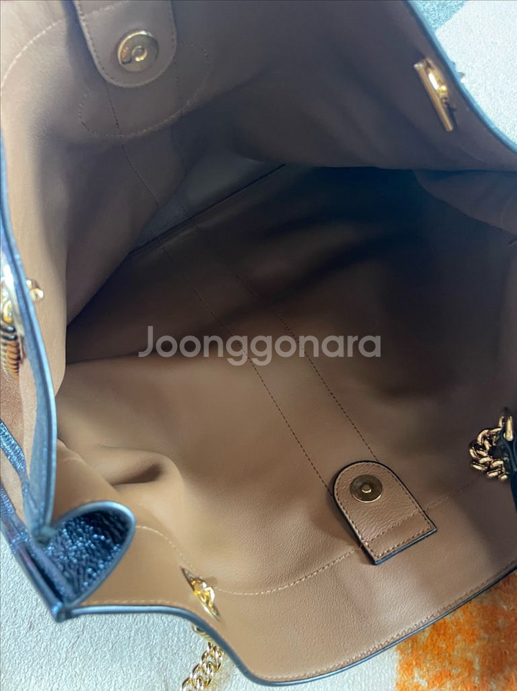 구찌 삼선 타이거 라자 스웨이드 토트 숄더백--6