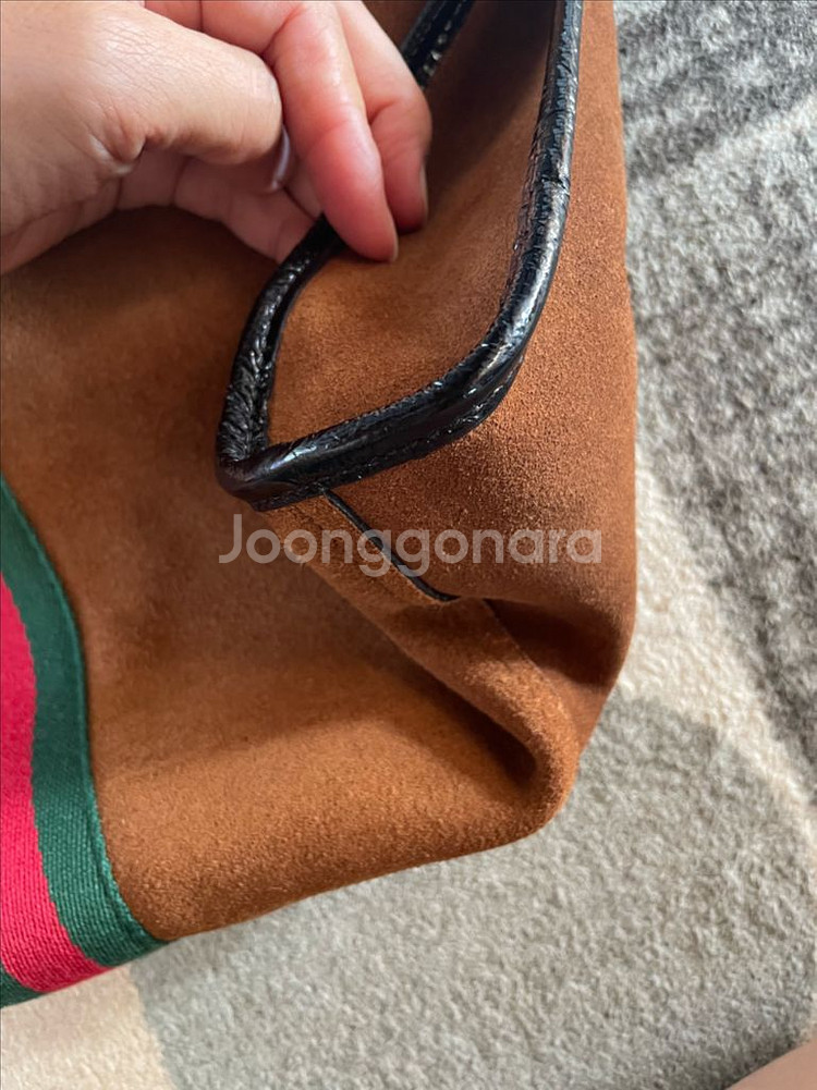 구찌 삼선 타이거 라자 스웨이드 토트 숄더백--4