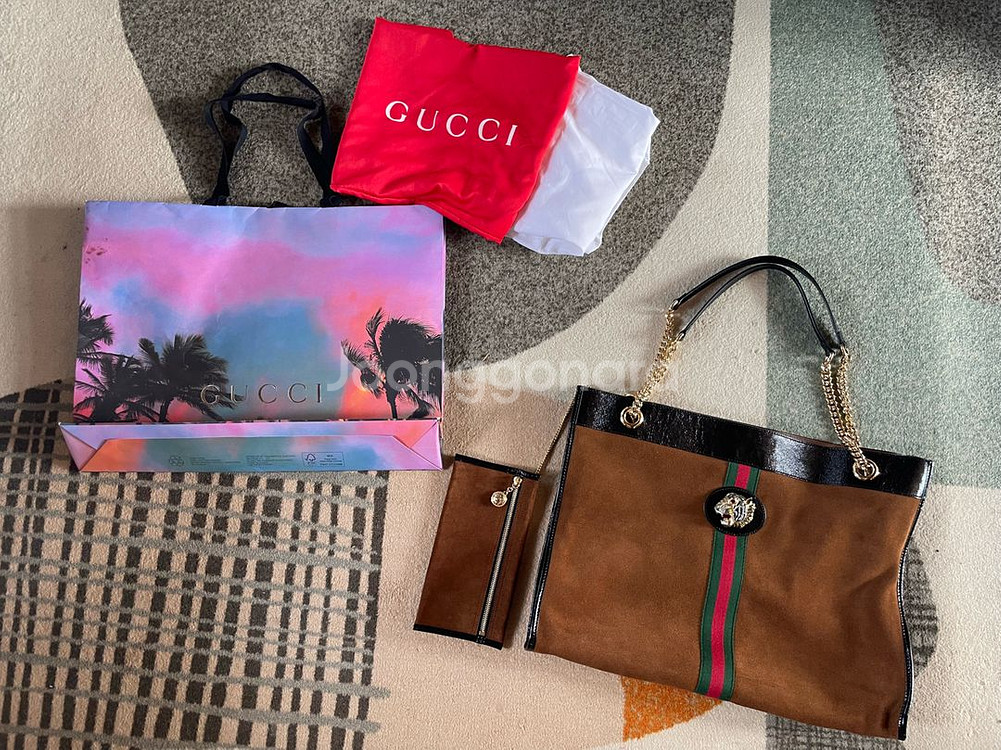 구찌 삼선 타이거 라자 스웨이드 토트 숄더백--1