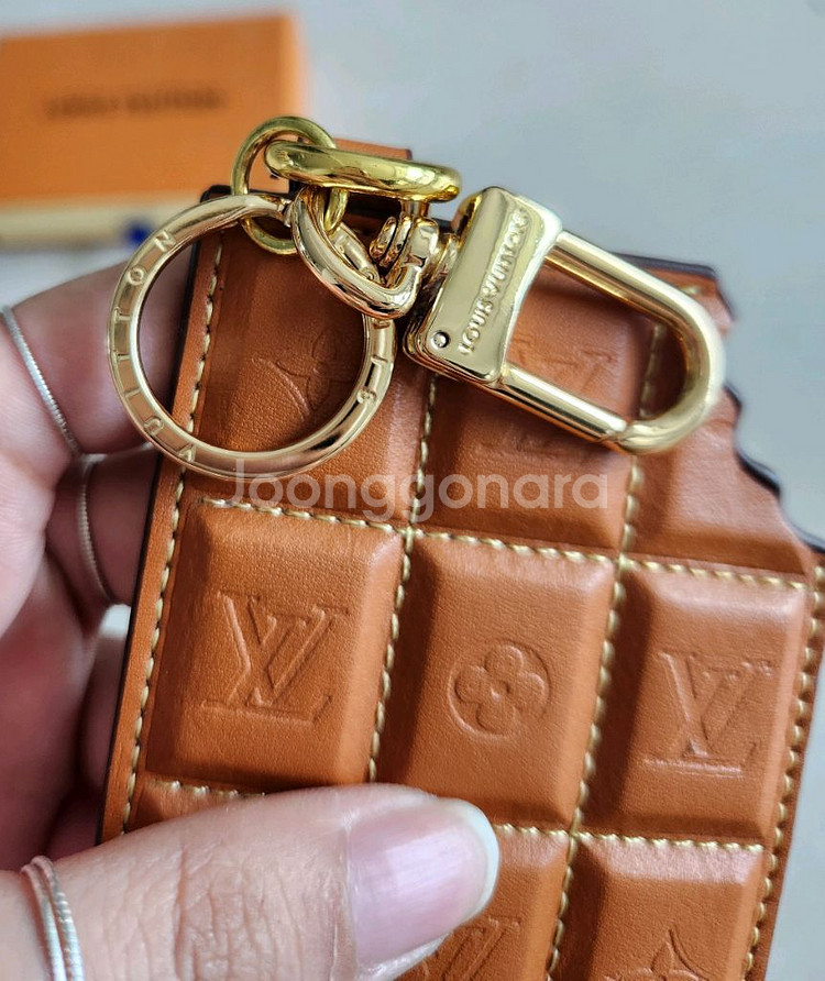 [미사용&새제품] 루이비통 초콜 바 키링(각인완벽)--2