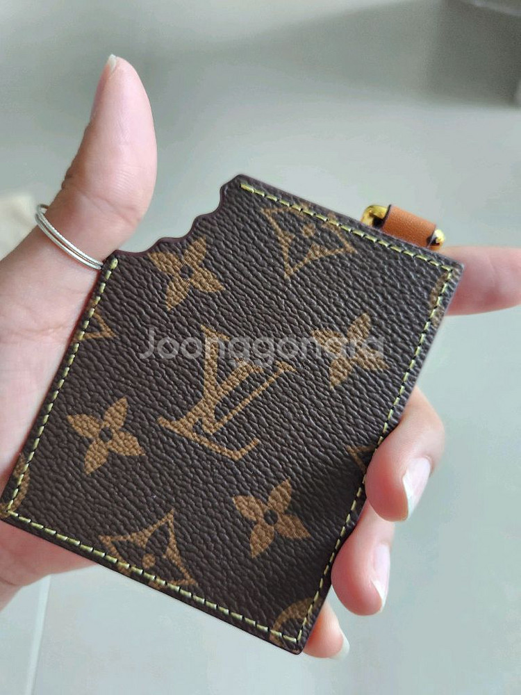 [미사용&새제품] 루이비통 초콜 바 키링(각인완벽)--6