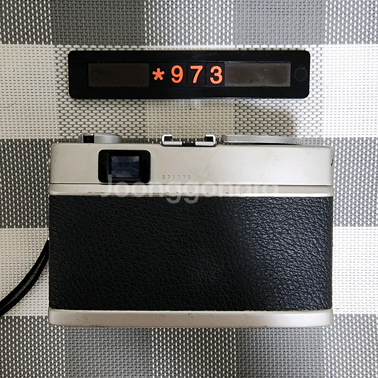 코니카 C 35 필름카메라 실버바디--2