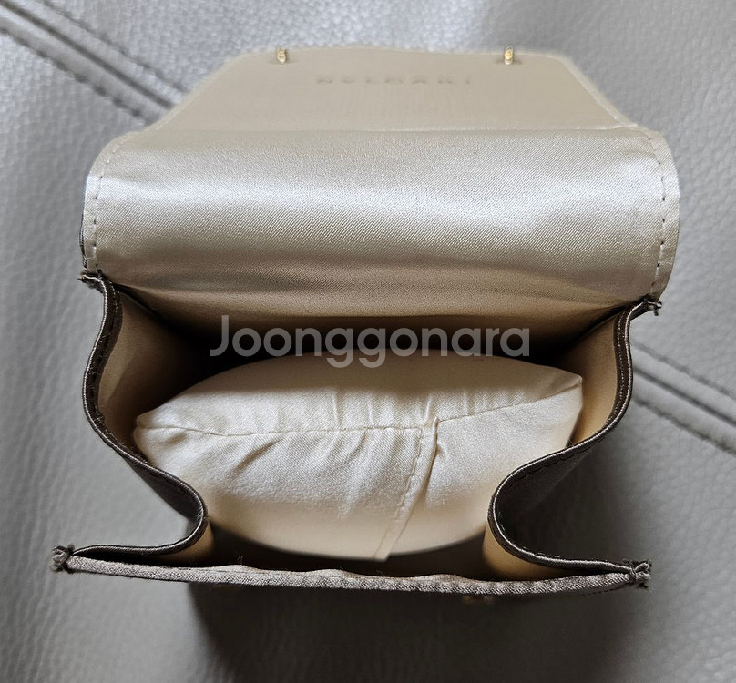 세일 ! BVLGARI 불가리 휴대용 쿠션 케이스--1