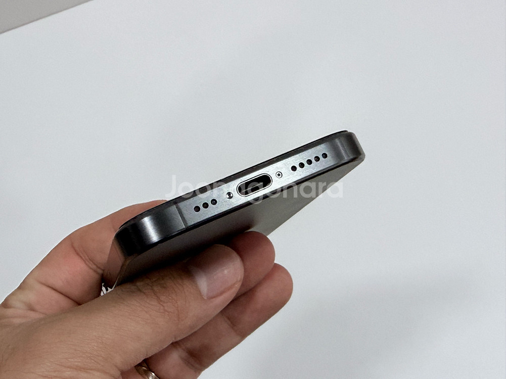 아이폰15프로 블랙 티타늄 256GB--5