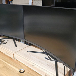 한성 27인치 커브드 모니터 2대+원목 받침대