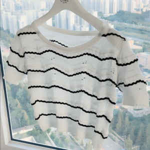 물결 스트라이프 크롭 반팔 (새상품)