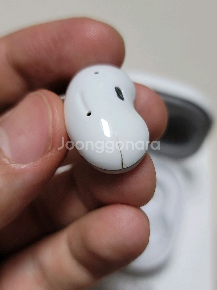 (전투형) 갤럭시 버즈 라이브 화이트--2