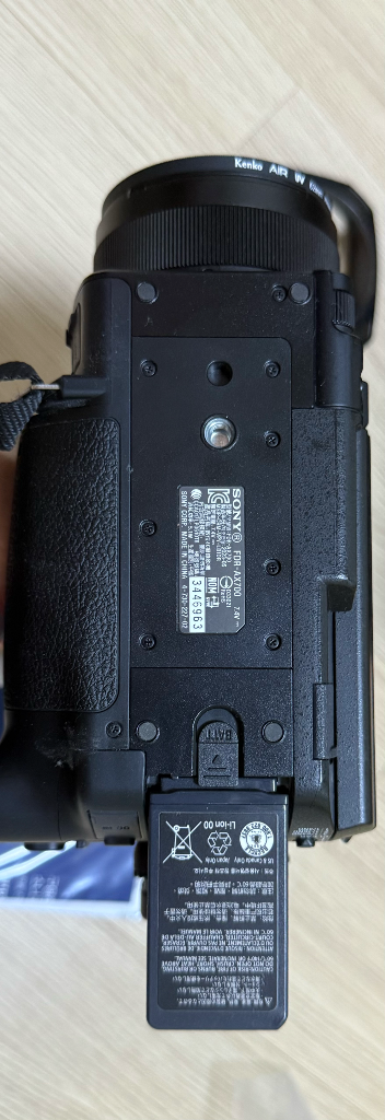 소니 FDR AX-700 4K 캠코더 풀박스 판매--2