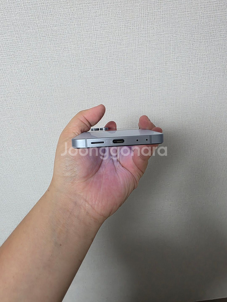 갤럭시 Z플립6 블루 256기가 SS급 팝니다--5