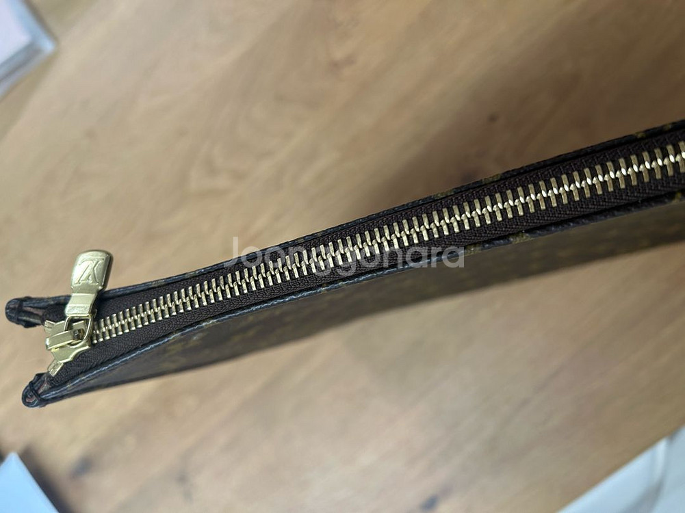 루이비통 모노그램 공용 클러치--2