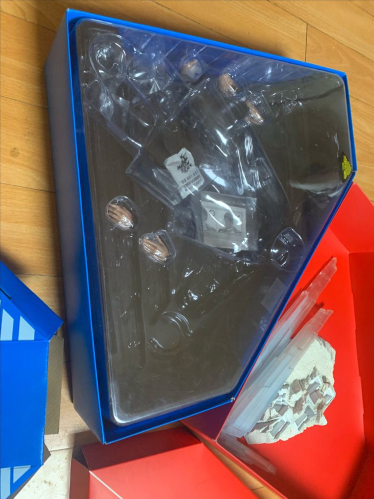 각종 핫토이 피규어 박스 슈퍼맨 드로리안 브리츠웨이 록키 마티 맥플라이 이미지
