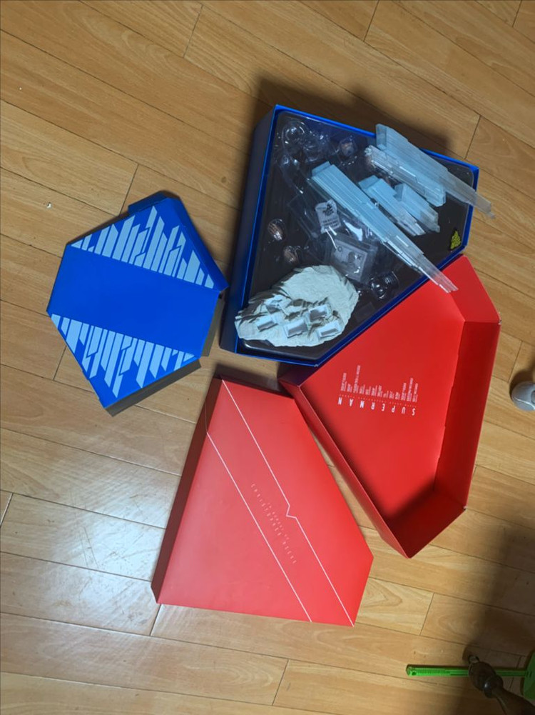 각종 핫토이 피규어 박스 슈퍼맨 드로리안 브리츠웨이 록키 마티 맥플라이 이미지