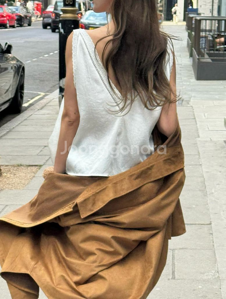 아웃핏 리즈 슬리브리스--2