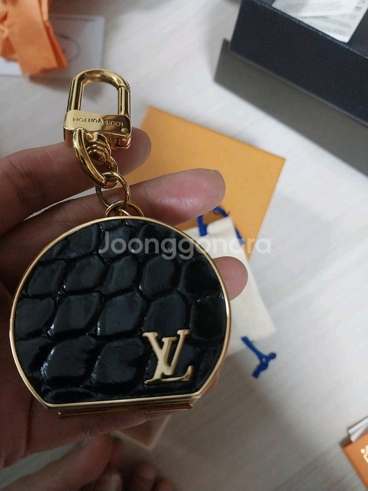 정품 루이비통 미니 부아또 샤포 키링 백참--3