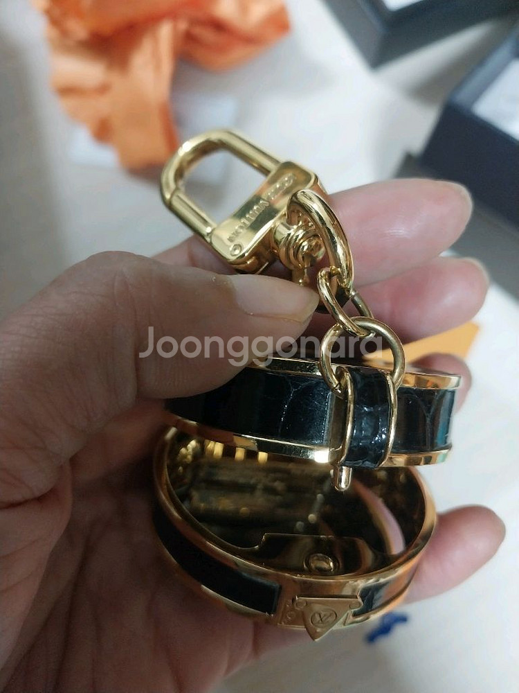 정품 루이비통 미니 부아또 샤포 키링 백참--8