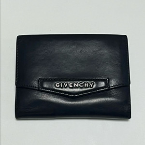 지방시 안티고나 지갑 블랙